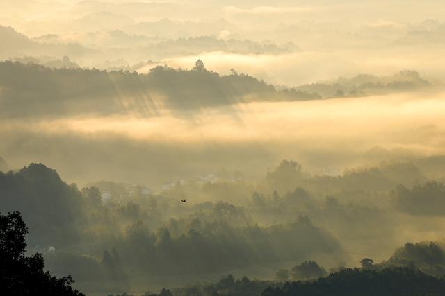 安徽休宁:齐云山晨雾如画