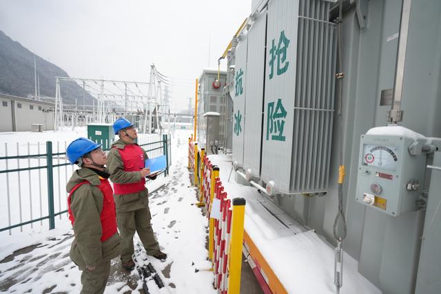 襄阳变电二次检修二班荣获“全国工人先锋号”荣誉称号