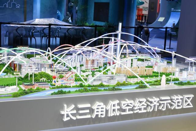 时政微观察丨同世界各国分享发展机遇