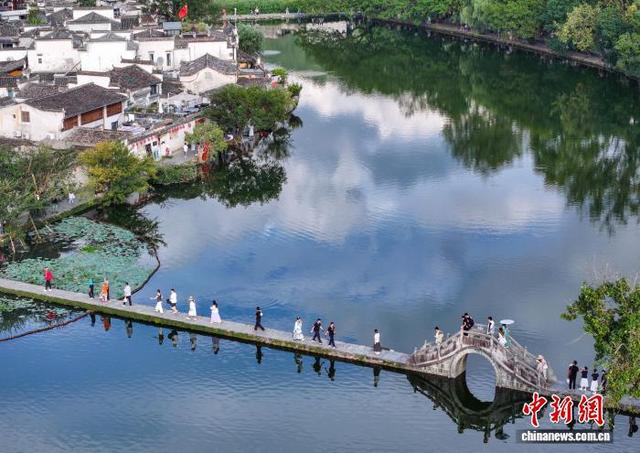 国庆长假游宏村 画里乡村徽韵浓