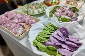 过了腊八就是年 这所学校用五彩饺子迎新年图片