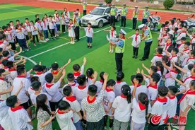 滕州：警校家三方联动 织密校园安全网图片