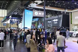 价格卷起来，新车亮起来，现场玩起来：大河国际车展开幕首日即火爆，未来四天欢乐大放送图片