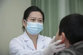 几声“哈哈哈”，男孩“笑掉了”下巴！专家提醒：并非玩笑，一旦发生要及时就医图片