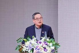 开学致辞丨杭州高级中学书记唐新红：​续写杭高人的精神诗史，成为这个春天最蓬勃的种子图片