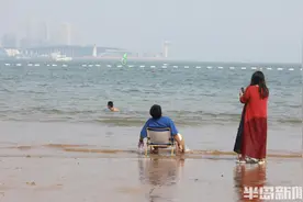 惬意享受海滨游图片