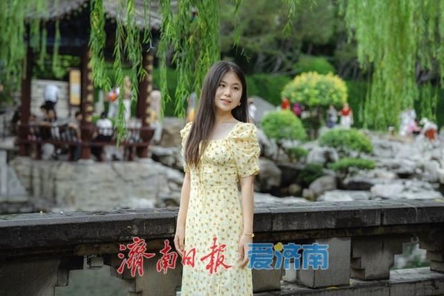 一年四季 泉在济南丨雨后黑虎泉畔，市民取水赏景尽享清凉