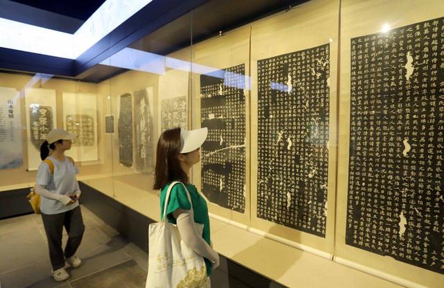 江苏苏州：摩崖石刻拓片联合展览举行