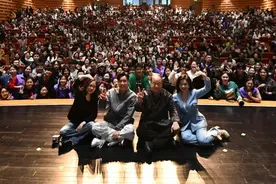 戏剧满足“说话的欲望”，莫言、于和伟临场演绎剧作《鳄鱼》图片