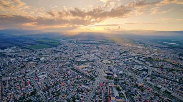 来看八卦，超大的！