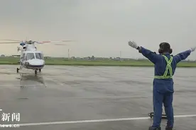 渔民海上作业受伤 直升机40分钟急送上岸救治图片