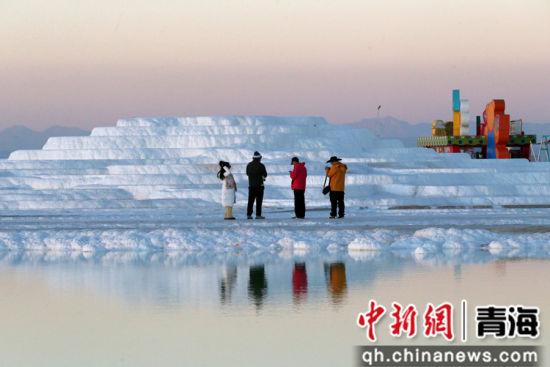 青海察尔汗盐湖变身“网红”景区 工业游发掘新动能