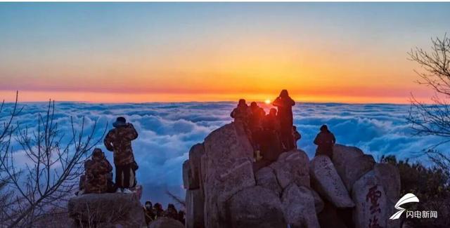 组图丨云海翻涌旭日熔金 泰山冬日美景太出圈了