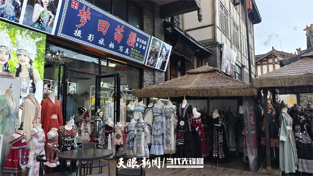 咔嚓！青石板上的亲子大片，藏着这座古镇600年的故事