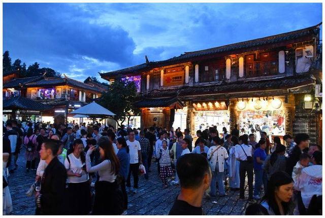 七彩云南之十三：夜走丽江古城 心中五味杂陈