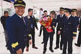 职业生涯新里程牌！这名功勋飞行员实现安全飞行三万小时图片