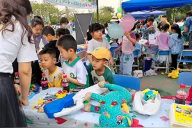 爱心义卖，活力校园！和悦小学第十届红蜻蜓爱心义卖活动传递爱心与温暖图片