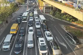 还在开车玩手机？上海交警严查，无人机执法来了图片