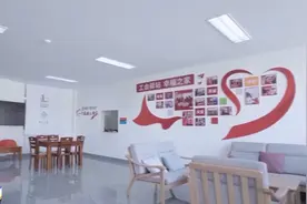 出境行李“无感通关”、警务机器人“上岗”……春运路上有点暖图片