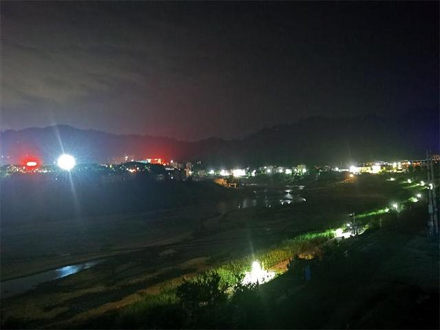游游《郁江夜话》