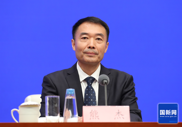 “十一假期”如何确保飞行安全？中国民航局总飞行师答封面新闻