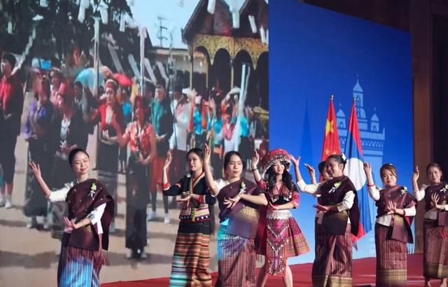 老挝国庆50周年招待会在京举行