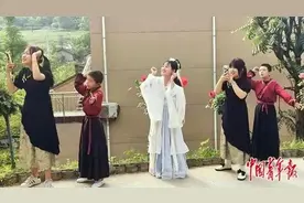 带着真情实感推介家乡建设家乡 | 评论员观察图片