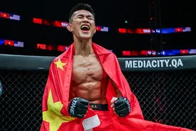 唐凯TKO丹勒成功卫冕：我要把金腰带长长久久留在中国图片