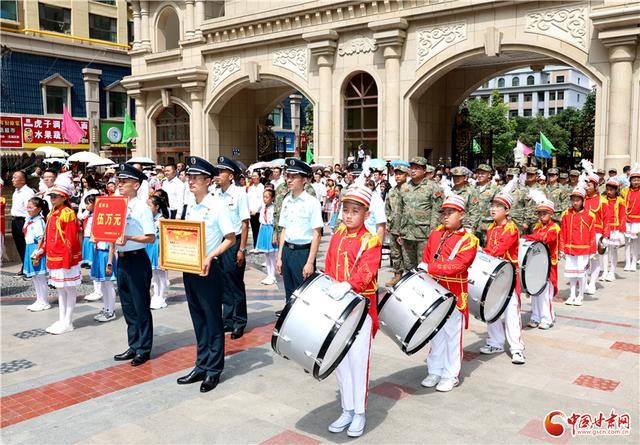 军地联合为“英雄航天员”唐胜杰家庭送喜报