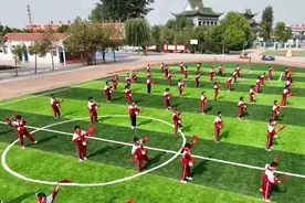 180名学生齐打腰鼓！这所小学体育大课间活动好有阵势图片