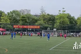 梅州市“跃速”杯第十届运动会足球E组赛在兴宁火热开赛图片