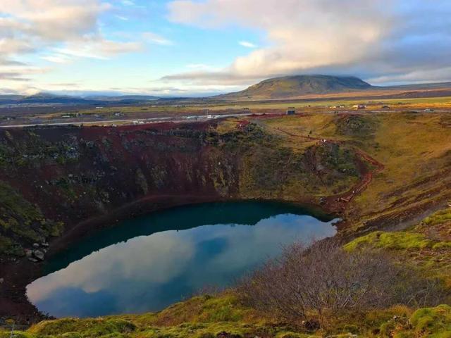 张海律：比追极光更难的，是把车开出西西里的山城