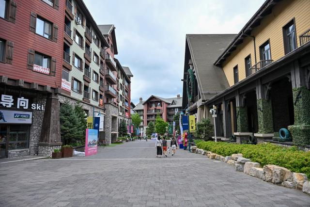 绝美组图揭秘！顶级滑雪场如何玩转夏日经济 | 活力中国调研行