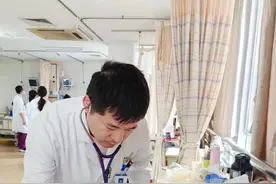 为备战中考，杭州初三男生感冒后硬扛一周，结果突发胸闷进了医院图片