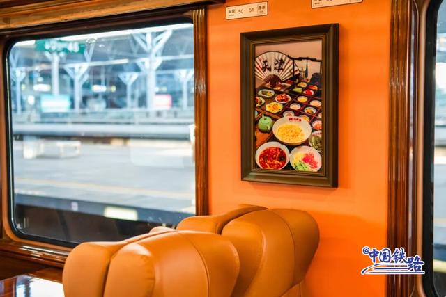 首次载客运行！12306可购票！旅客：上车像穿越