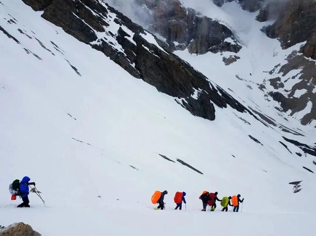 “痔疮在高原爆开”，这几类人真不建议去高原、爬雪山……