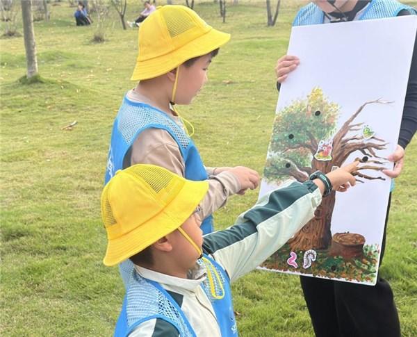 安庆科技馆举办“秋日叶语·常青与落叶的生态密码”自然探索课堂