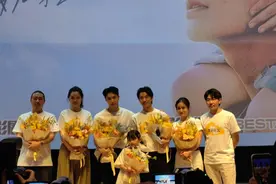 张艺兴来沪宣传《不说话的爱》：我想打破偶像不能成为好演员的成见图片