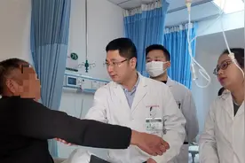 八旬爹爹腰椎间盘突出40余年，微创手术终得解脱图片