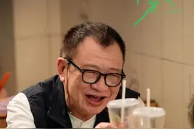 香港知名演员许绍雄回广东顺德！曾认证：鲁迅是他姑爷爷图片