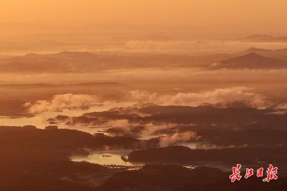 武汉版《千里江山图》朝气蓬勃，美不胜收