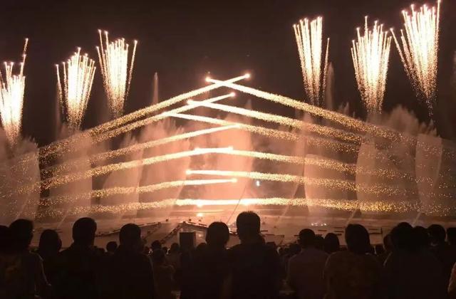 就在明晚！就在东夷小镇！好客山东贺年会！还有独家惊喜！