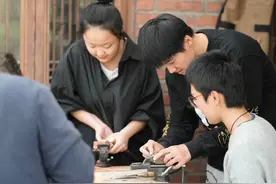 25岁东北女孩在蓉开木工坊：学员为“清一色”女生，想帮助她们掌握更多技能图片