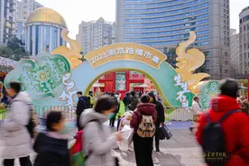 蛇年春晚吉祥物首次亮相南京路！2025南京路禧市集在世纪广场开市，还有更多年味图片
