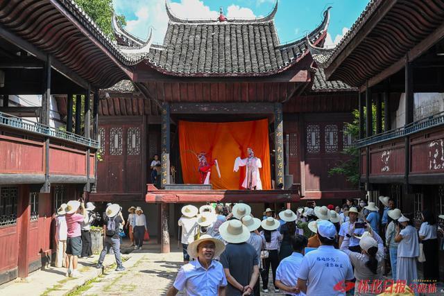 福地怀化懂你如家|解锁五溪千年浪漫——从荆坪古村到榆树湾再到《拥你入怀》怀化文旅的立体答卷
