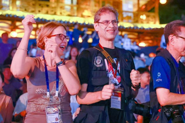 与故宫、长城同台领奖，这座长满了国际游客的古镇拥有怎样的“出海密码”