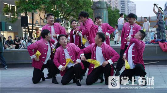 精彩不停！五华城市剧场花灯专场持续升温暑期文旅“烟火气”