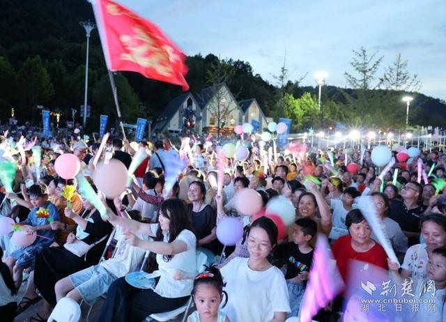 浠水“村晚”火出圈 引爆文旅热潮