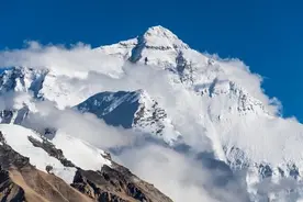 尼泊尔和英国登山者同日登顶珠峰，分别刷新尼泊尔和外国登山者登顶最多次数纪录图片