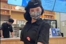 女子穿霸王茶姬工服跳舞被吐槽，律师：跳舞无不妥，或对品牌形象造成影响图片